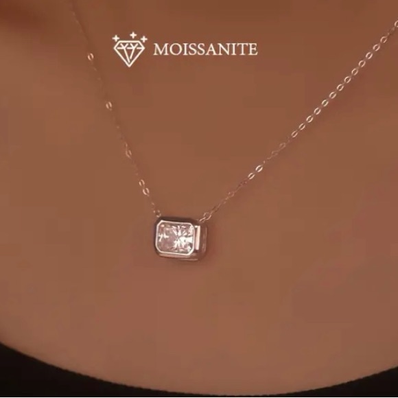 3CT Moissanite White Gold Pendant Necklace-Brand New with Box and Warranty Card - Picture 1 of 5